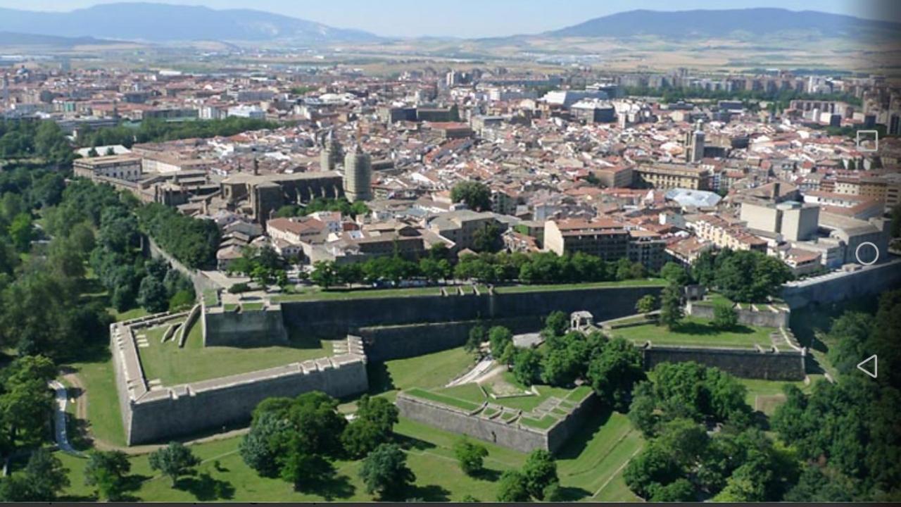 La Terraza De Zahara Apartment Pamplona Luaran gambar